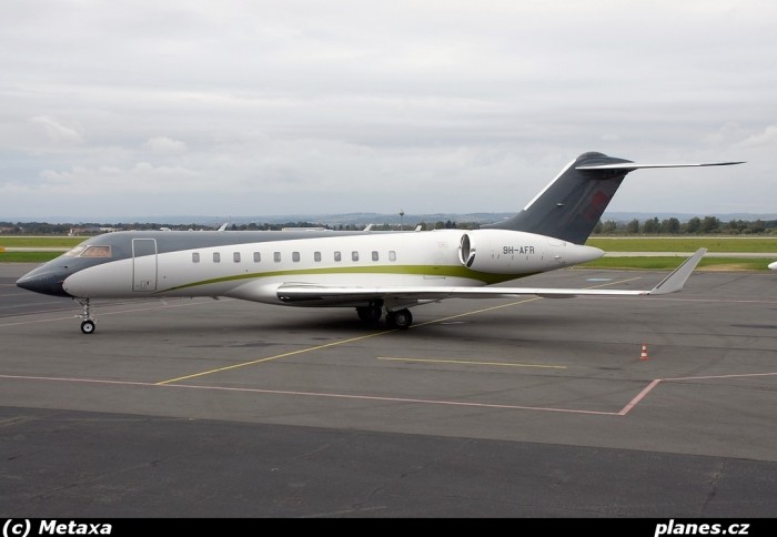 bd700-1a11-global-5000-9h-afr-comlux-malta-mlm-ostrava-osr-lkmt.jpg